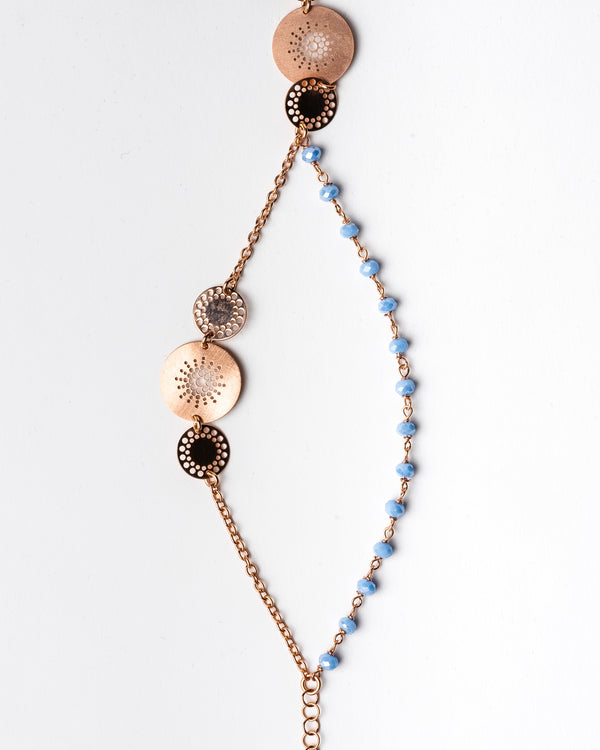 Bracciale color rosa con pietre azzurre