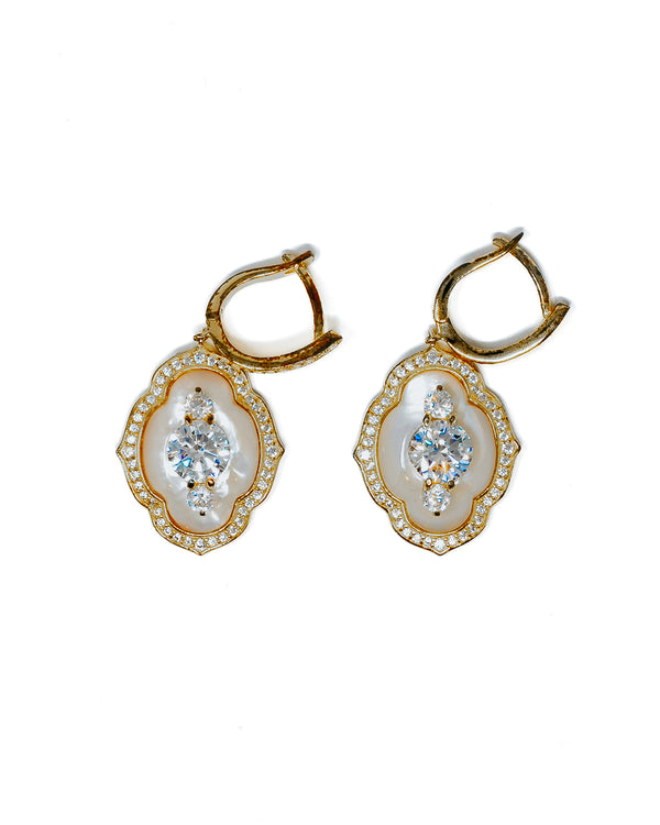 Orecchini oro con decoro prezioso e perla