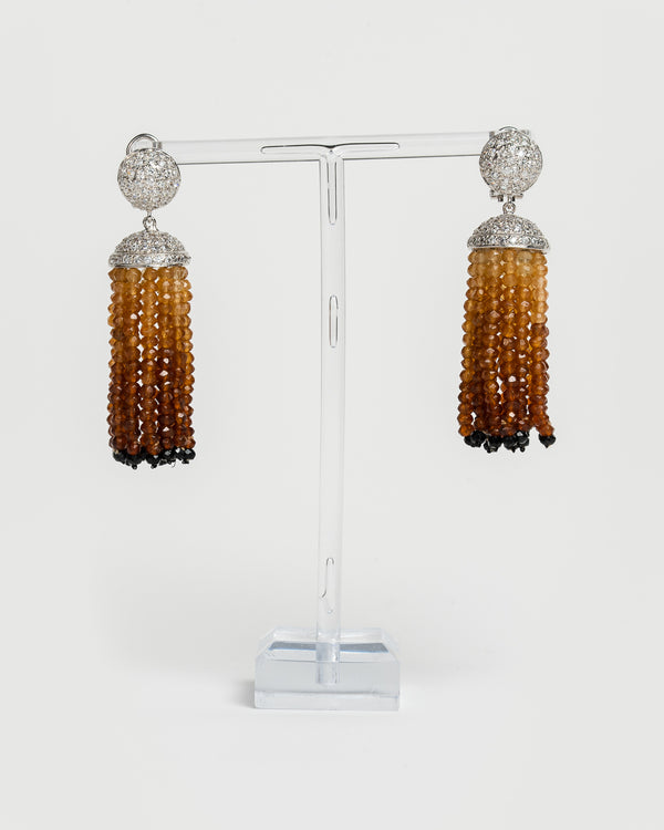 Orecchini pendenti lunghi con perline sfumate