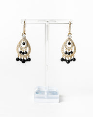Orecchini pendenti chandelier con perline nere - Oro