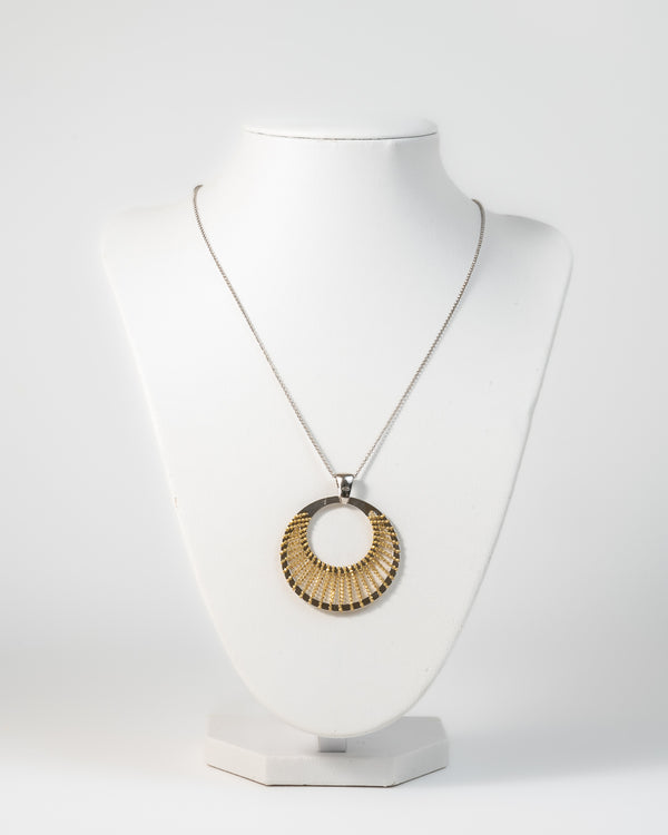 Collana con ciondolo grande a forma di cerchio