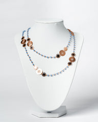 Collana rosè con pietre azzurre