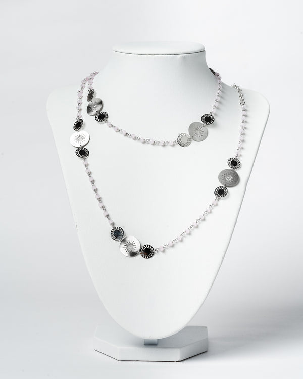 Collana argentata con pietre rosa