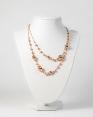 Collana con decorazione di sfere di diverse dimensioni