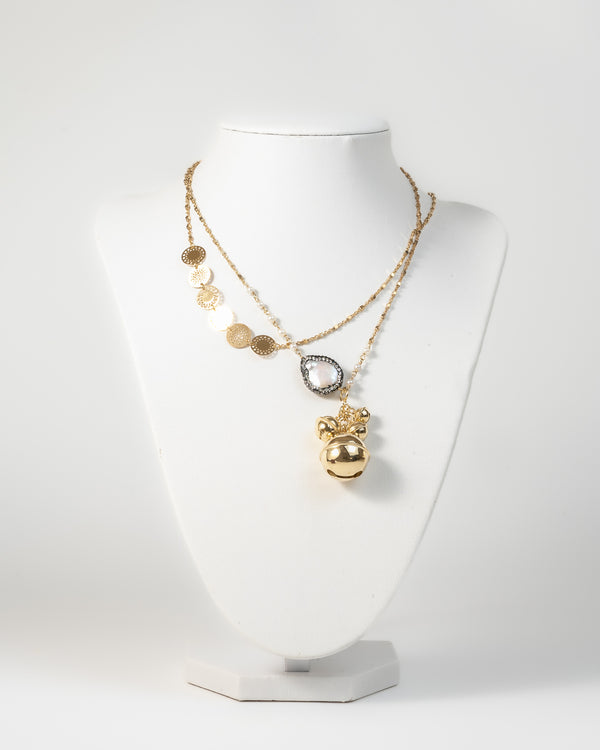 Collana dorata con ciondolo a campanella