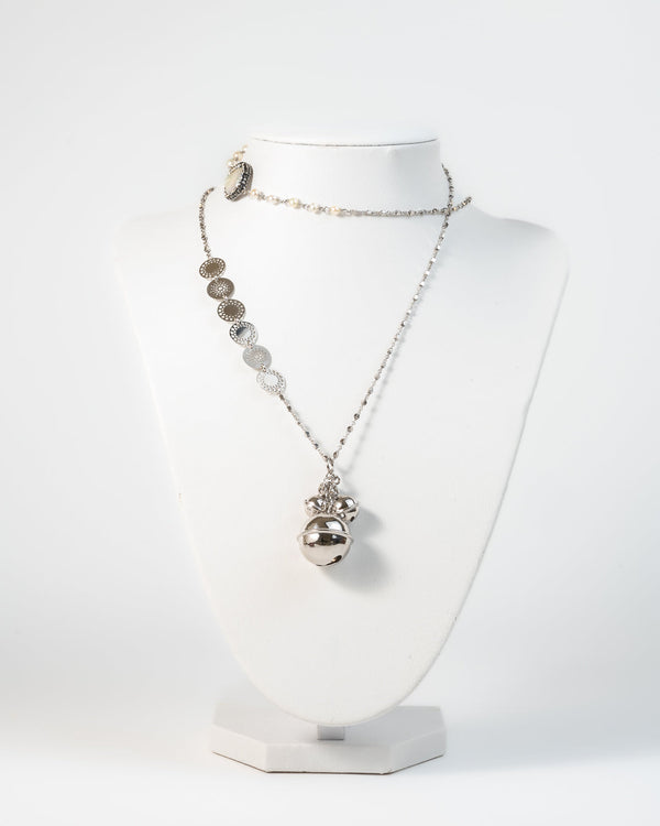 Collana argentata con ciondolo a campanella